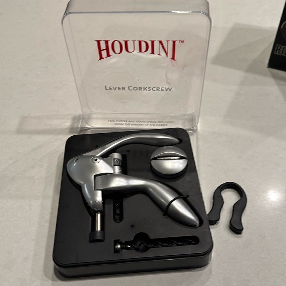 Houdini lever corkscrew works great, everything you need, full set for your bar.